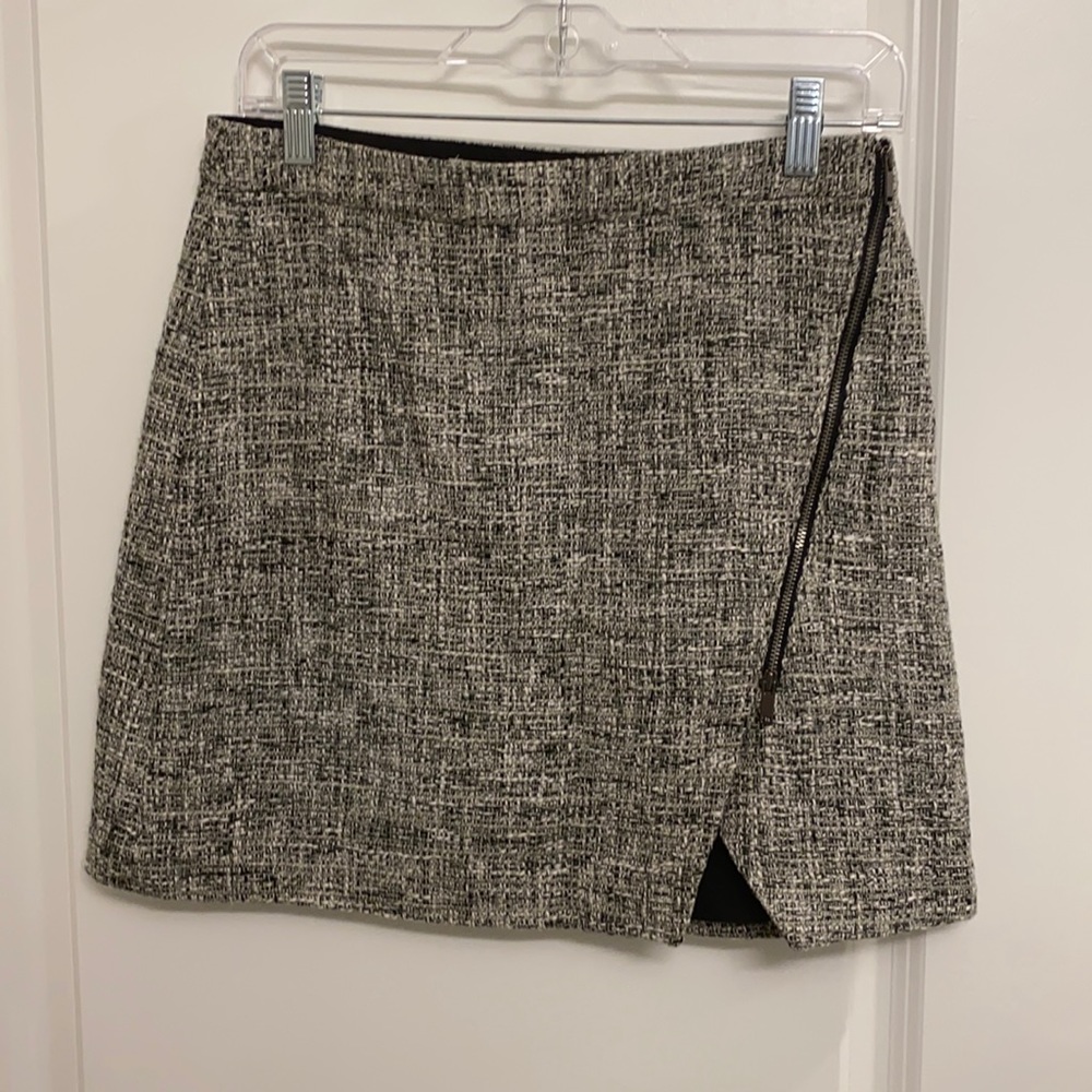 Banana Republic Tweed Skirt Size 4 Black and White